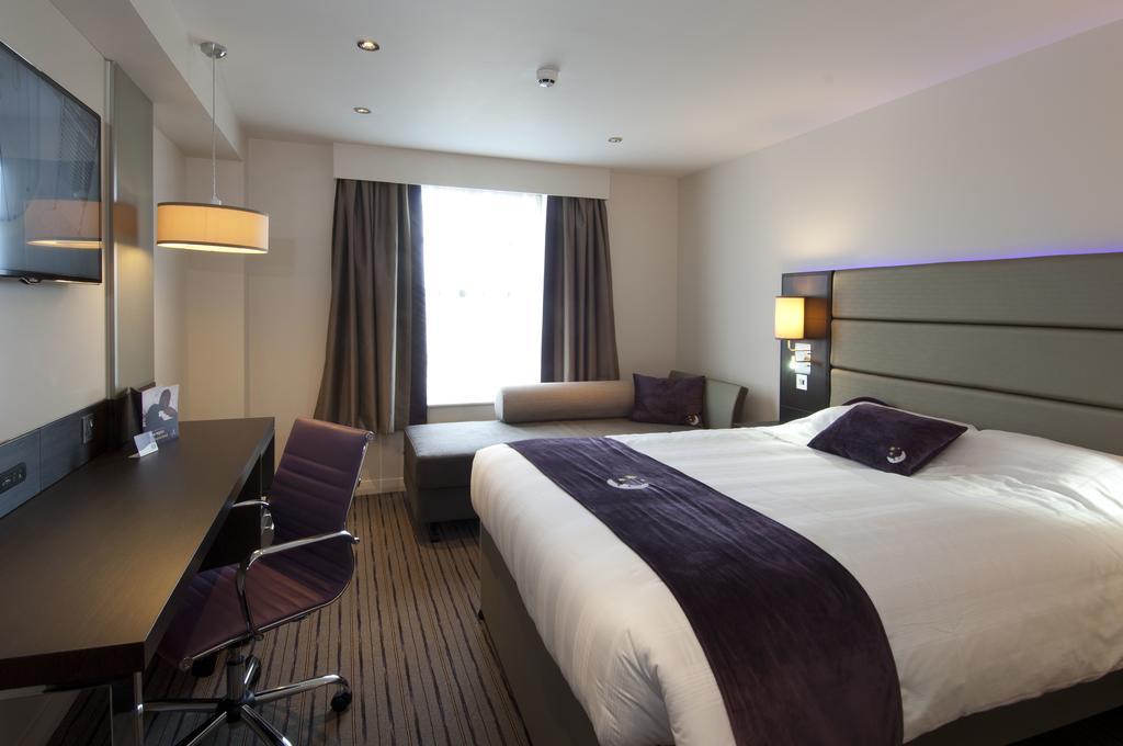Premier Inn Glasgow - Bellshill Мъдъруел Стая снимка