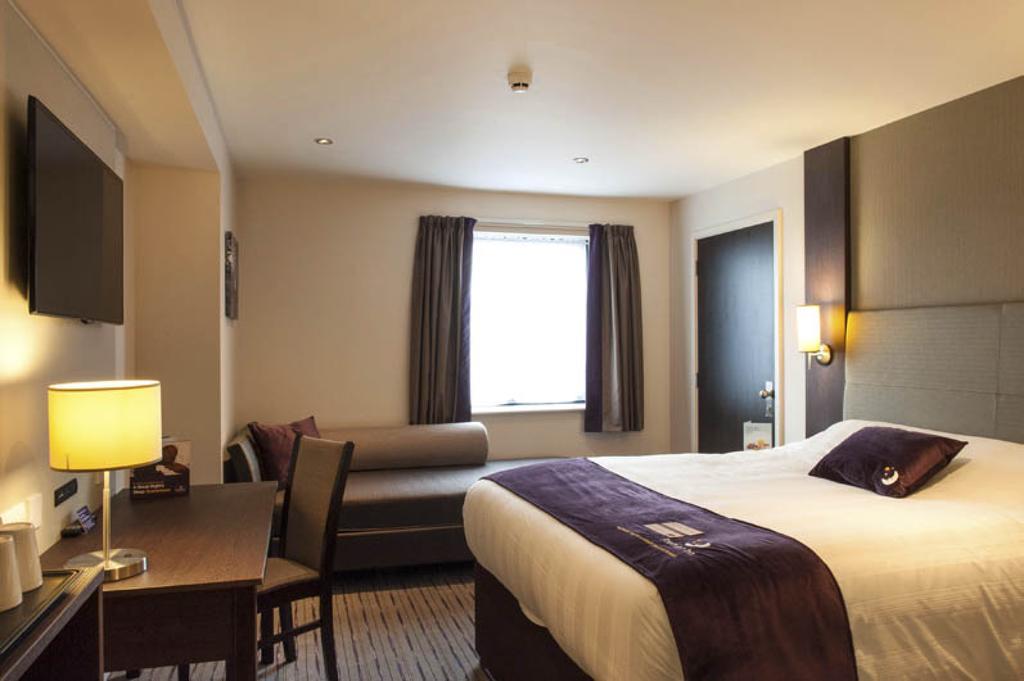 Premier Inn Glasgow - Bellshill Мъдъруел Стая снимка