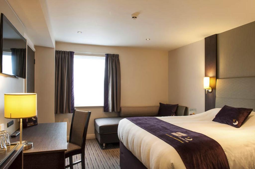 Premier Inn Glasgow - Bellshill Мъдъруел Екстериор снимка