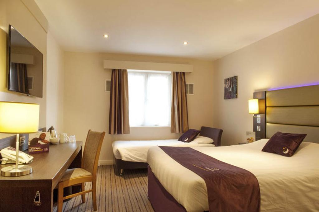 Premier Inn Glasgow - Bellshill Мъдъруел Стая снимка