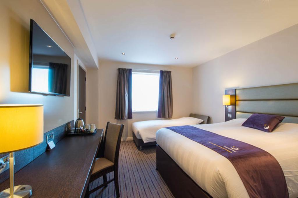Premier Inn Glasgow - Bellshill Мъдъруел Стая снимка