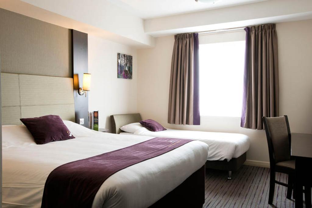 Premier Inn Glasgow - Bellshill Мъдъруел Стая снимка